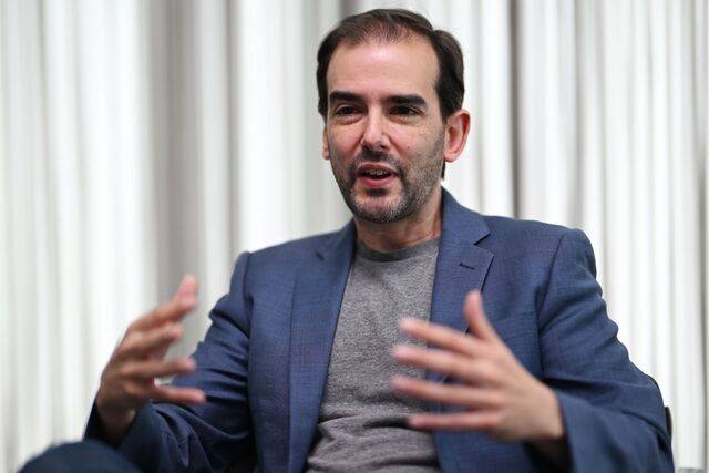 뮤지컬 ‘위대한 개츠비’의 연출가 마크 브루니가 최근 GS아트센터에서 국민일보와 인터뷰했다. 브루니는 원작 소설과 차별되는 뮤지컬만의 매력을 강조했다. 윤웅 기자