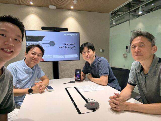 박병찬(왼쪽 두 번째) 현대차그룹 기독선교회 팀장이 사내 새벽예배에 참석한 임직원들과 찍은 사진. 독자 제공