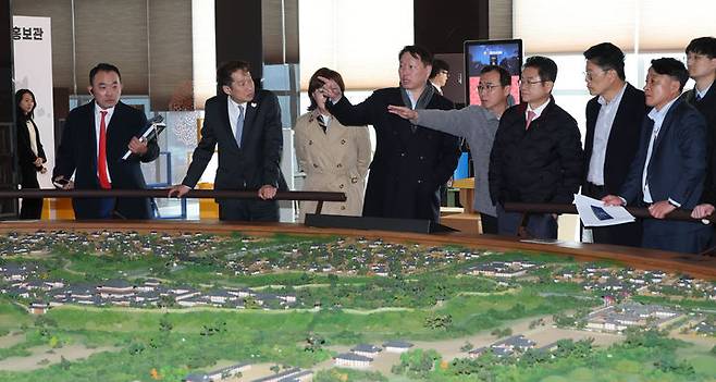 [서울=뉴시스]최태원 SK그룹 겸 대한상공회의소 회장이 오는 10월 경주 APEC을 계기로 열리는 '2025 APEC 경제인 행사' 현장을 17일 찾았다. (사진 = 대한상의) 2025.03.18. photo@newsis.com   *재판매 및 DB 금지