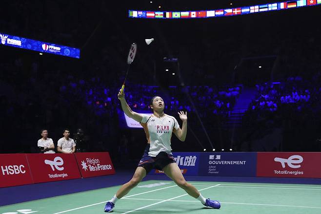 [파리=AP/뉴시스] 2025 세계개인배드민턴선수권대회 여자단식 준결승에서 탈락한 안세영. 2025.08.30.