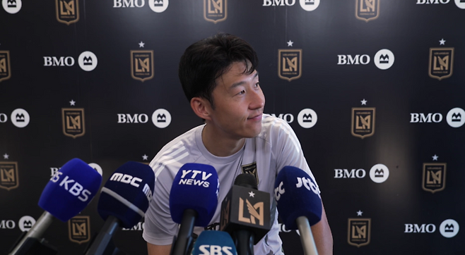 ▲ 미국 전역에서 손흥민에 대한 관심이 증폭됐다. 벌써 MLS 역사상 가장 중요한 영입 10인에 포함될 정도다. 미국 매체 'LA 타임즈'는 "MLS에 대한민국 축구의 최고 선수가 합류했다. 손흥민의 이적으로 마케팅 및 스폰서십의 새로운 지평이 열리고 있다"며 "LAFC를 바꿔놓았을 뿐 아니라 MLS 전반에 전례없는 수준의 관심을 불러일으키고 있다"고 바라보며 역대 4위에 배치했다. ⓒ LAFC