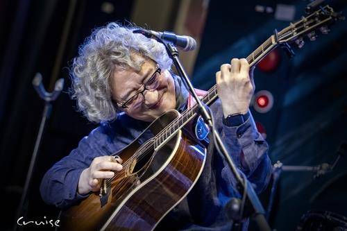 밴드 다섯손가락의 리더 이두헌 [책가옥 제공. 재판매 및 DB 금지]