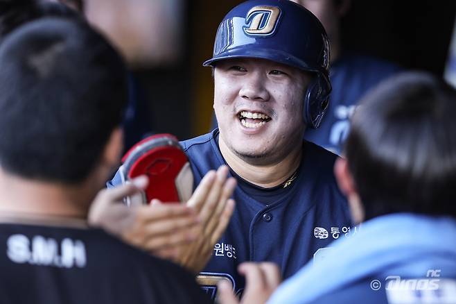30일 SSG전에서 득점 후 기뻐하는 NC 이우성 [NC 다이노스 제공. 재판매 및 DB 금지]