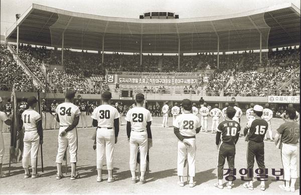 1989년 수원야구장 개장 모습. /경인일보DB