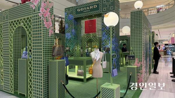 현대백화점 판교점 1층에서 ‘고야드 팝업스토어’가 열리고 있다. 2025.8.27 /윤혜경기자 hyegyung@kyeongin.com