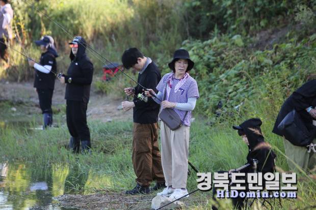 2025 생태계교란영천 유해외래어종 잡기대회가 영천시금호읍대미지에서열리고 있다.
