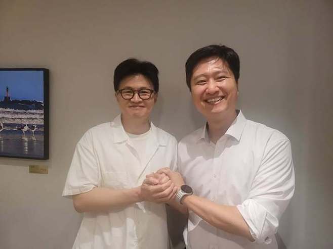 우재준 국민의힘 청년최고위원이 31일 한동훈 전 대표와 회동했다며 페이스북에 게재한 사진 (우재준 청년최고위원 페이스북 갈무리)
