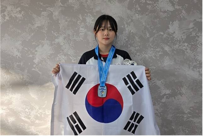 제16회 아시아사격선수권 공기소총 여자 주니어부 개인전에서 금메달을 따낸 김효빈. 사진 | 대한사격연맹