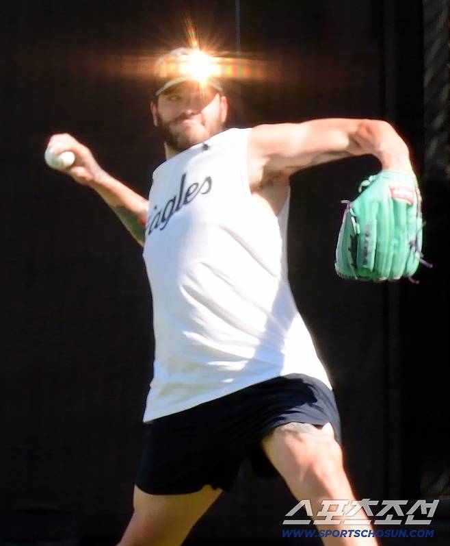 폰세가 자신의 훈련에 집중하면서도 '제자'의 질문에 성심껏 답했다. 영상, 사진=정재근 기자 cjg@sportschosun.com