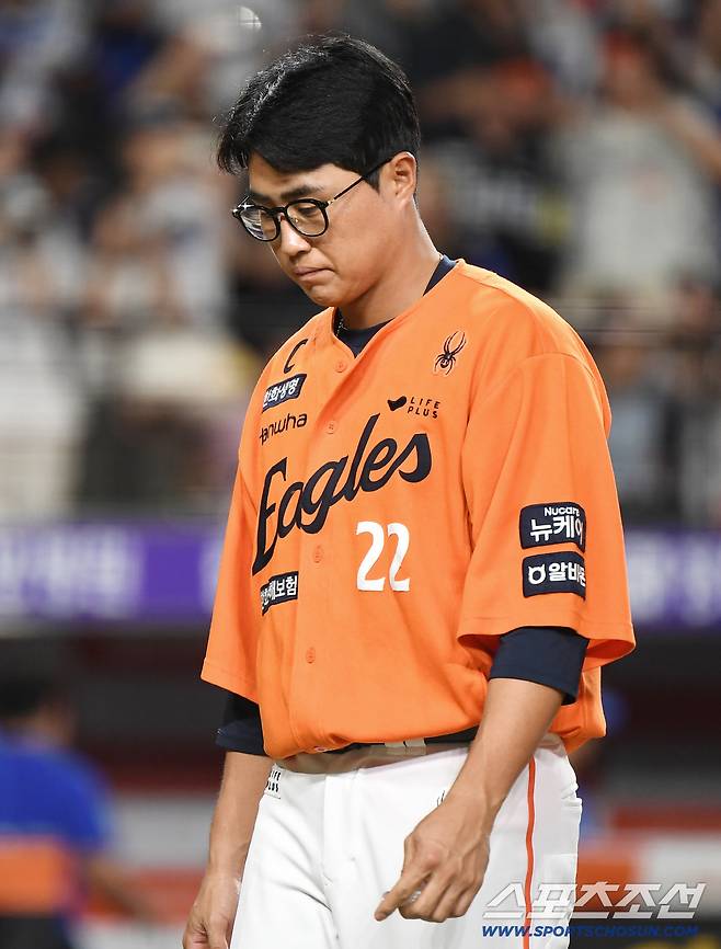 29일 대전 한화생명볼파크에서 열린 삼성-한화전. 부상으로 빠진 채은성이 패배에 아쉬워하고 있다. 대전=정재근 기자 cjg@sportschosun.com/2025.8.29/