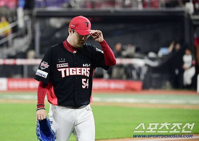 31일 수원 케이티위즈파크에서 열린 KT와 KIA의 경기. 5회말 강판 당하는 KIA 선발 양현종. 수원=송정헌 기자songs@sportschosun.com/2025.08.31/