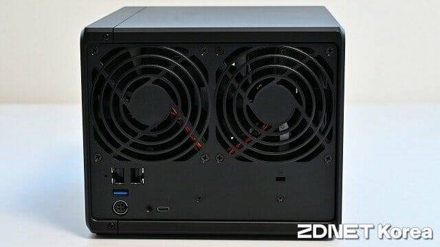 후면에 92mm 냉각팬 2개와 USB-C 단자를 배치했다. (사진=지디넷코리아)