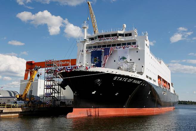 미국 펜실베이니아주 필라델피아의 한화필리조선소에서 26일 열린 진수식 당일, 국가안보 다목적 선박(NSMV) ‘스테이트 오브 메인(State of Maine)’이 대기하고 있다. 필라델피아/로이터 연합뉴스