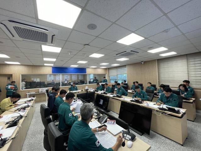 역대급 가뭄에 시달리고 있는 강릉에 재난사태가 선포되자 강원도가 31일 유관기관을 소집해 긴급 대책 회의를 하고 있다. 강원도 제공
