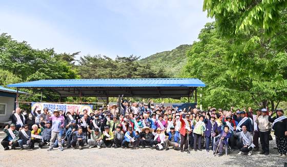 지난 5월 7일 충남 청양군 지천댐 건설 후보지에서 댐 건설에 찬성하는 주민과 전문가들이 정부를 상대로 조속한 댐 건설을 촉구하고 있다. 신진호 기자