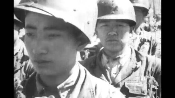 1949년 5월 월북 직후 평양 집회에 동원된 것으로 추정되는 육군 8연대 소속 군인들. 굳고 긴장한 표정이 역력하다. 김덕영 감독 제공