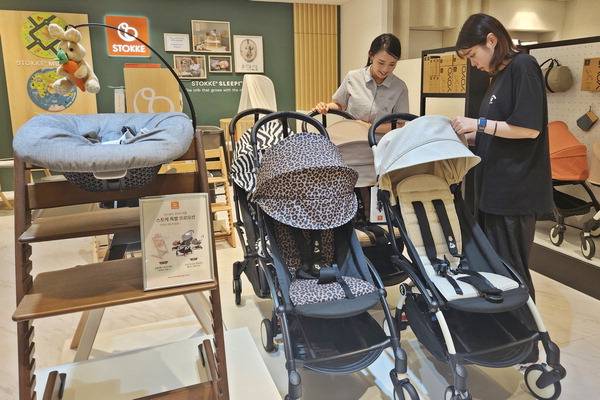 31일 롯데백화점 부산본점 6층 유아용품 전문 매장 ‘스토케’에서 다양한 유아용품이 전시 판매되고 있다. 롯데백화점 제공