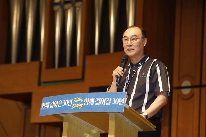 최성완 두란노아버지학교 이사장 30일 서울 서초구 양재온누리교회에서 열린 '파더 블레싱'에서 향후 비전을 선포하고 있다. 두란노아버지학교 제공