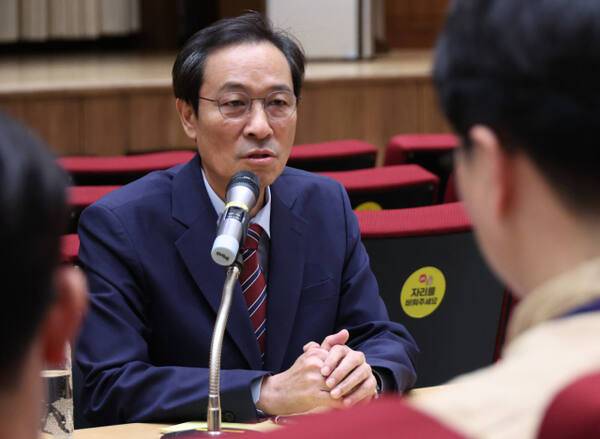 우상호 정무수석이 21일 용산 대통령실에서 기자간담회를 하고 있다. 연합뉴스