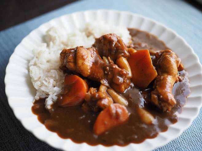 레시피에 따라 완성된 이시바 카레의 모습. [X 캡처]