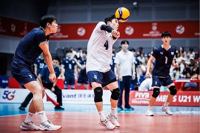 31일 중국 장먼에서 열린 일본과 2025 국제배구연맹(FIVB) U-21 세계선수권대회 11~12위 순위 결정전을 치르고 있는 한국. 202508.31. (사진=FIVB 홈페이지 캡처) *재판매 및 DB 금지
