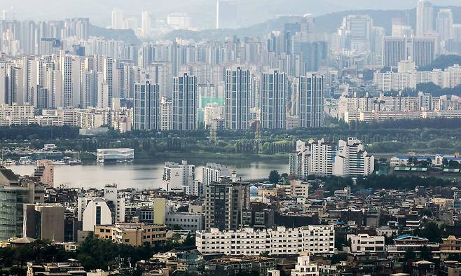 서울 중구 남산에서 바라본 서울시내 아파트. 뉴시스
