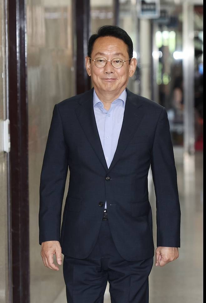 4선 이상 회의 참석하는 김도읍 의원 - 김도읍 국민의힘 의원이 18일 오전 서울 여의도 국회 원내대표실에서 4선 의원 이상 회의에 참석하고 있다. 뉴시스