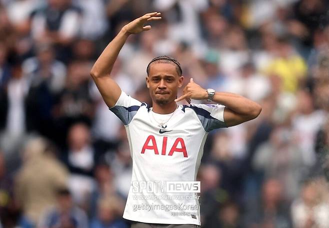 ▲ 시몬스는 토트넘이 반드시 확보해야 했던 멀티 멀티 성향의 공격자원이다. 바르셀로나 유스 출신으로 어릴 때부터 큰 기대를 받아왔던 시몬스는 정상급 선수로 발돋움한 라이프치히에서 통산 78경기 22골 24어시스트를 기록하며 토트넘의 7번 주인이 됐다.