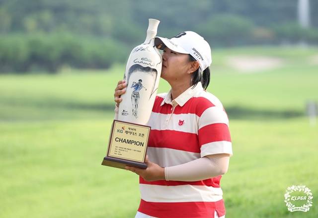 신다인의 우승 세리머니. /사진=KLPGA 제공