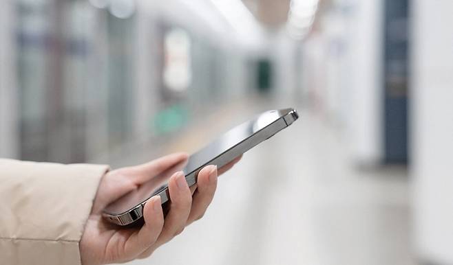 현대인은 모바일 광고에 큰 피로감을 느낀다. 카카오톡의 새 광고 서비스가 논란의 도마 위에 오른 이유다.[사진 | 게티이미지뱅크]