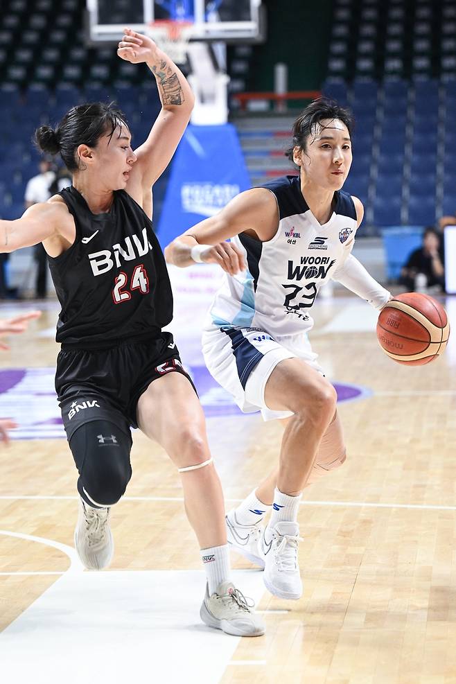 돌파하는 김단비 [WKBL 제공. 재판매 및 DB 금지]