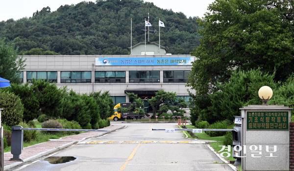 전북혁신도시에 있는 국립식량과학원 소속 일부 식품 연구 부서를 수원으로 이전하는 방안이 추진됐으나 정치권 등의 반발로 무산됐다. 사진은 수원시 권선구에 위치한 농촌진흥청 국립식량과학원 중북부 작물연구센터의 모습. 2025.9.1 /임열수기자 pplys@kyeongin.com