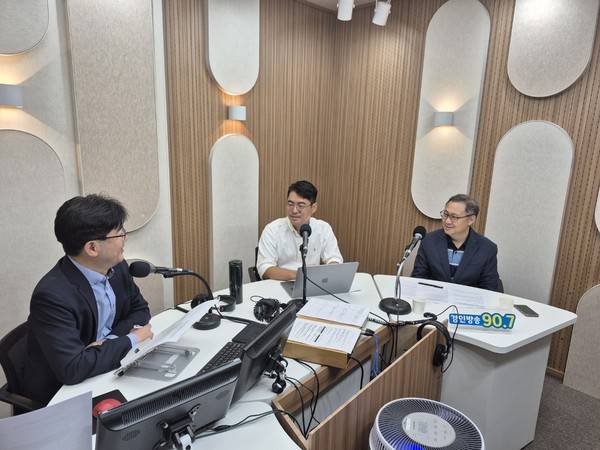 이도형 앵커,&nbsp;강동준 인천연구원 교통물류연구부 연구위원,&nbsp;김송원 인천경제정의실천시민연합 사무처장 [경인방송DB]
