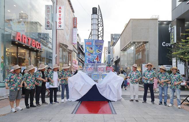 청주원도심골목길축제가 지난 달 30일부터 31일까지 청주 성안길 일원에서 열렸다. 사진은 여름:성안이즈백 개막식 모습. (사진=청주시 제공)