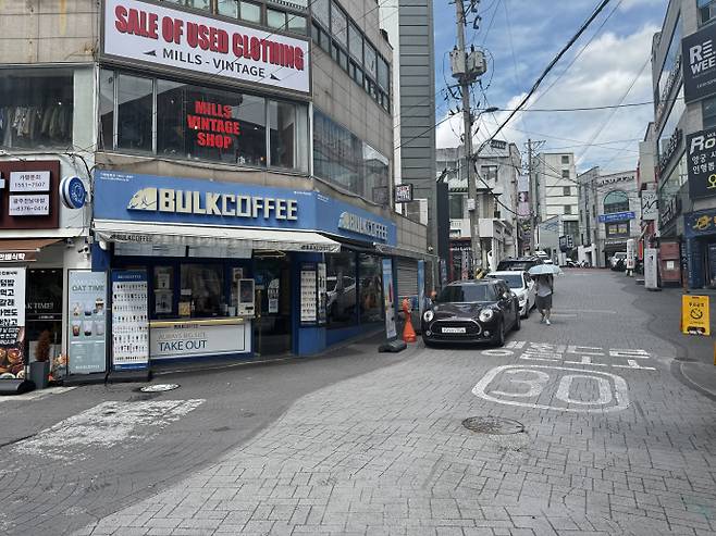 1일 정오께 광주 북구 전남대학교 후문 일대. 2학기 개강 첫날 점심 시간인데도 이른바 '먹자 골목'은 한산했다. /임지섭 기자 ljs@namdonews.com