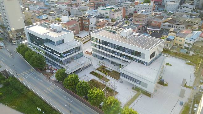 예천교육지원청 청사 및 도서관 전경. /예천교육청 제공