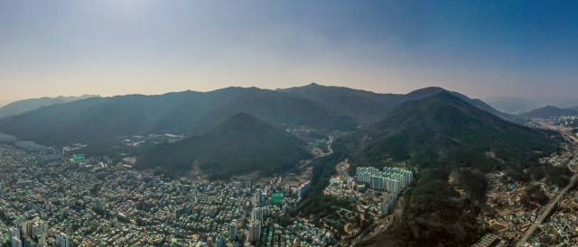 부산 금정산 전경. 부산일보DB