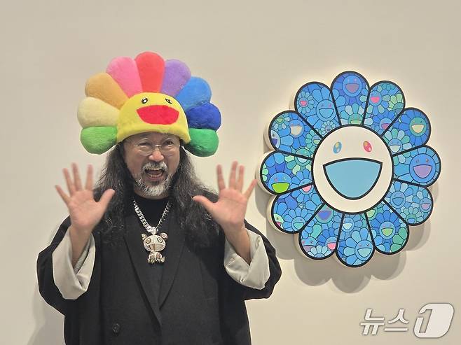 1일 아모레퍼시픽 본사에서 열린 기자간담회에서 무라카미 다카시가 포즈를 취하고 있다. ⓒ 뉴스1 김정한 기자