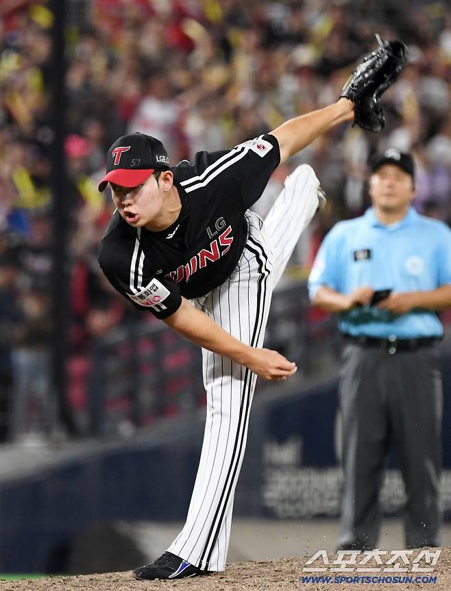 24일 광주 기아챔피언스필드에서 열린 KIA 타이거즈와 LG 트윈스의 경기. LG 김영우가 역투하고 있다. 광주=박재만 기자 pjm@sportschosun.com/2025.08.24/