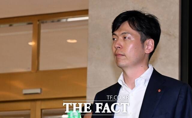 1일 롯데지주 공시에 따르면 신유열 미래성장실장이 이날 롯데지주 보통주 4168주를 장내 매수했다. /임영무 기자