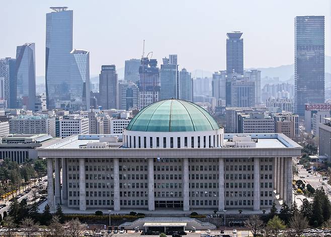 서울 영등포구 여의도에서 드론으로 촬영한 국회의사당 전경./뉴스1