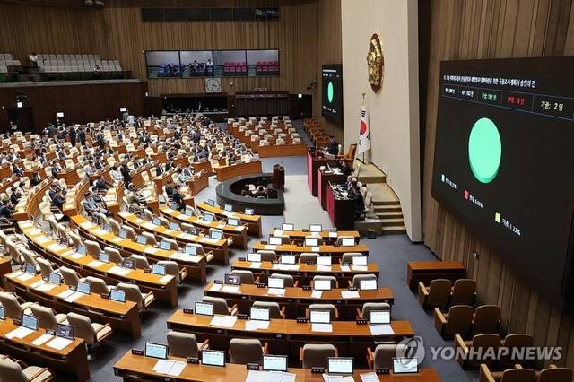 27일 국회 본회의에서 오송 지하차도 참사 진상규명과 재발방지 대책마련을 위한 국정조사계획서 승인의 건이 통과되고 있다. [연합뉴스]