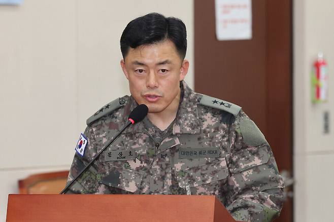 전 정보사령관 문상호가 2024년 12월10일 국회 국방위원회 전체회의에 출석해 의원들의 질의에 답하고 있다. 연합뉴스