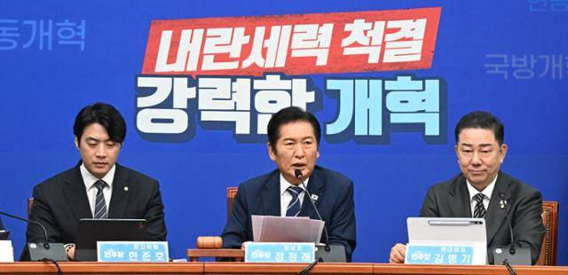 정청래 더불어민주당 대표가 1일 서울 여의도 국회에서 열린 최고위원회의에서 발언하고 있다. 고영권 기자