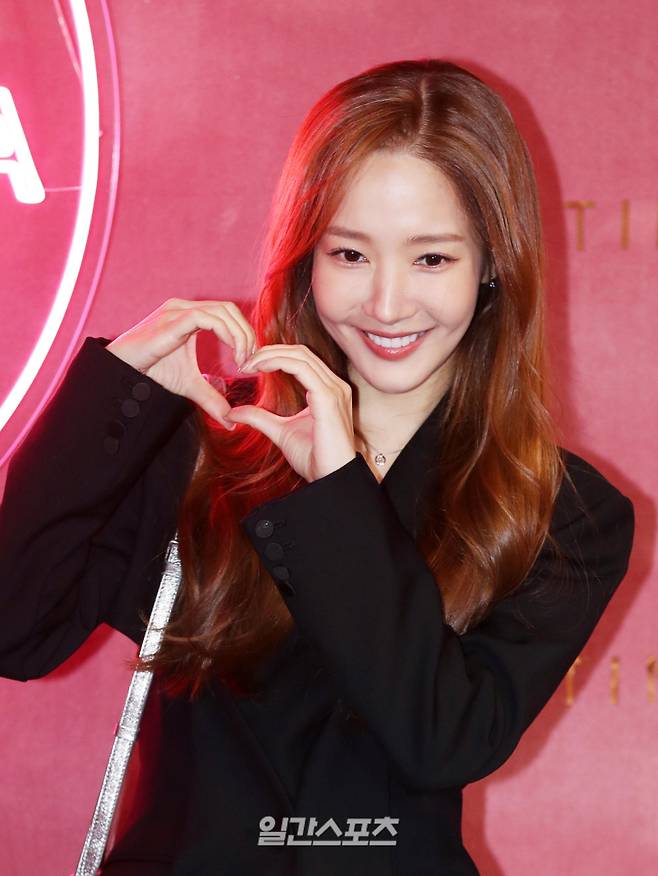 "배우 박민영이 16 오후 서울 강남구 언주로에 위치한 주얼리 포토월 행사에 참석해 포즈를 취하고 있다. 서병수 기자 qudtn@edaily.co.kr /2022.11.16."