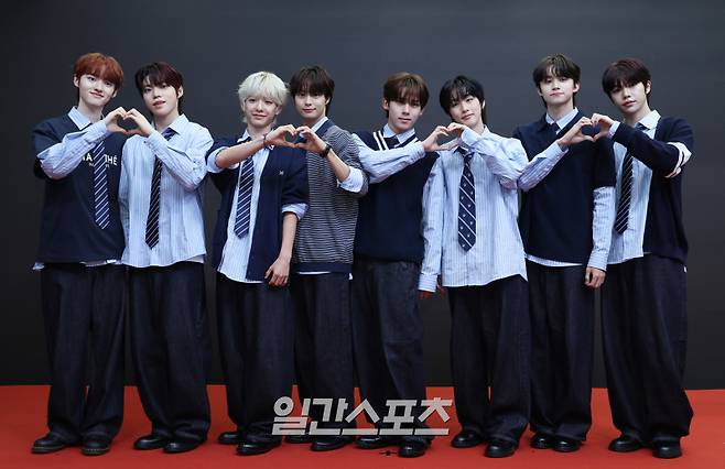 그룹 유어즈가 1일 서울 용산구 썸머스타에서 진행된 '비 마이 보이즈(B:MY BOYZ)' 데뷔 그룹 YUHZ(유어즈) 글로벌 기자회견에 참석해 포토타임을 갖고 있다. 지난 30일 생방송으로 진행된 SBS 초대형 글로벌 오디션 프로그램 'B:MY BOYZ' 파이널 라운드에서 치열한 경쟁을 뚫고 살아남은 TOP8 효, 이연태, 문재일, 김보현, 카이, 강준성, 박세찬, 하루토가 YUHZ(유어즈)로 데뷔를 확정했다. 서병수 기자 qudtn@edaily.co.kr /2025.09.01/