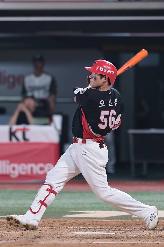 31일 수원 KT전에서 호쾌하게 홈런을 때려내는 오선우. KIA 제공