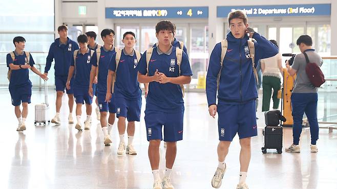 평가전 위해 출국하는 축구대표팀