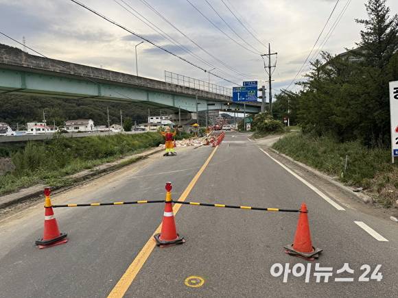 포항시 남구 유강리 가스 누출 지점 인근 도로 통제 현장. [사진=포항시청]