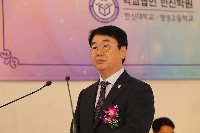 ▲오용균 신임 이사장이 취임사를 전하고 있다.